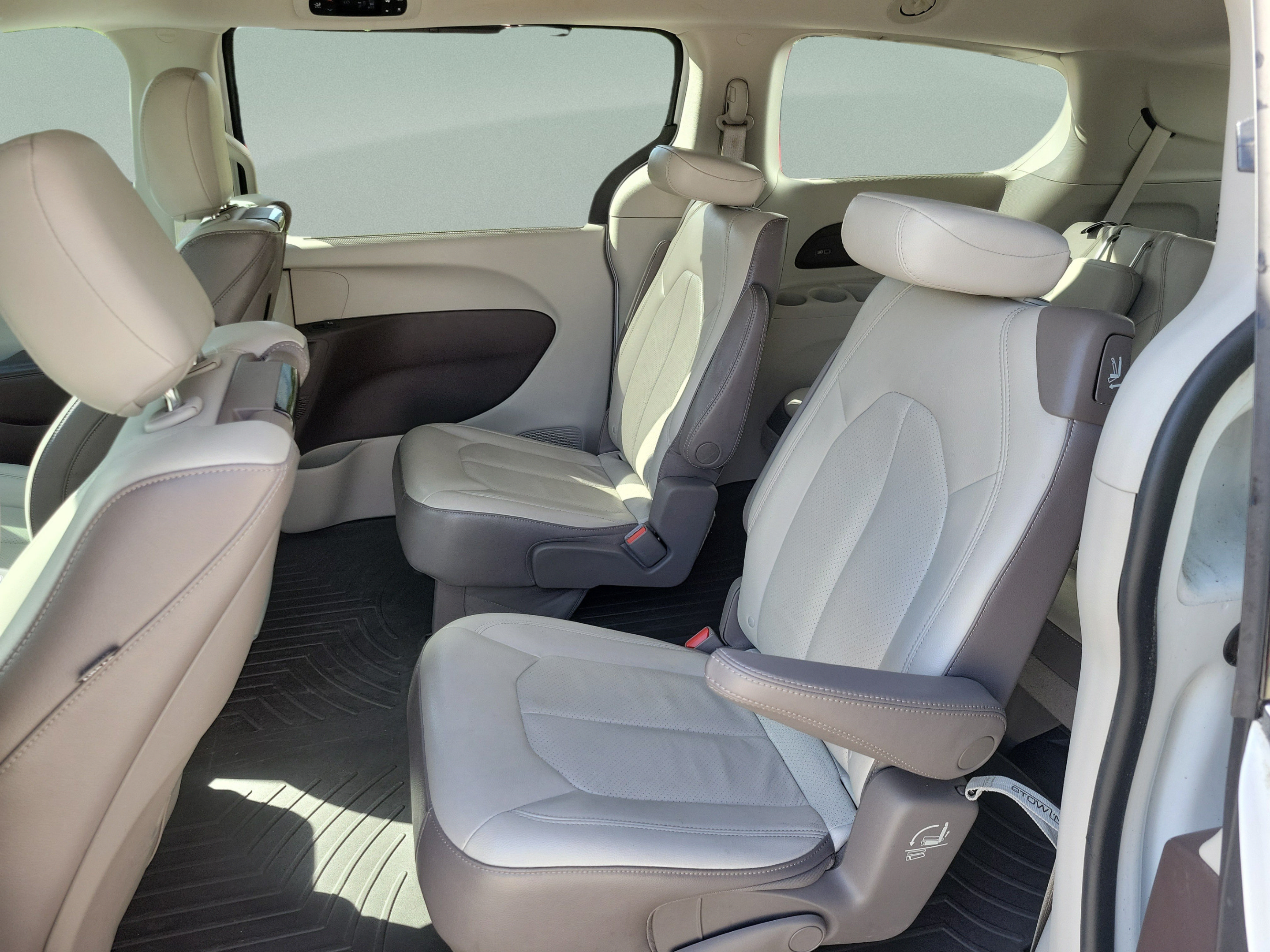 Used 2017 Chrysler Pacifica Touring-L Plus FWD image 25