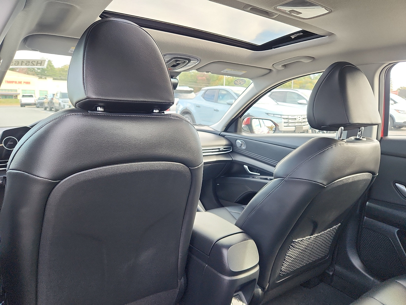 Certified 2025 Hyundai Elantra Limited FWD image 24