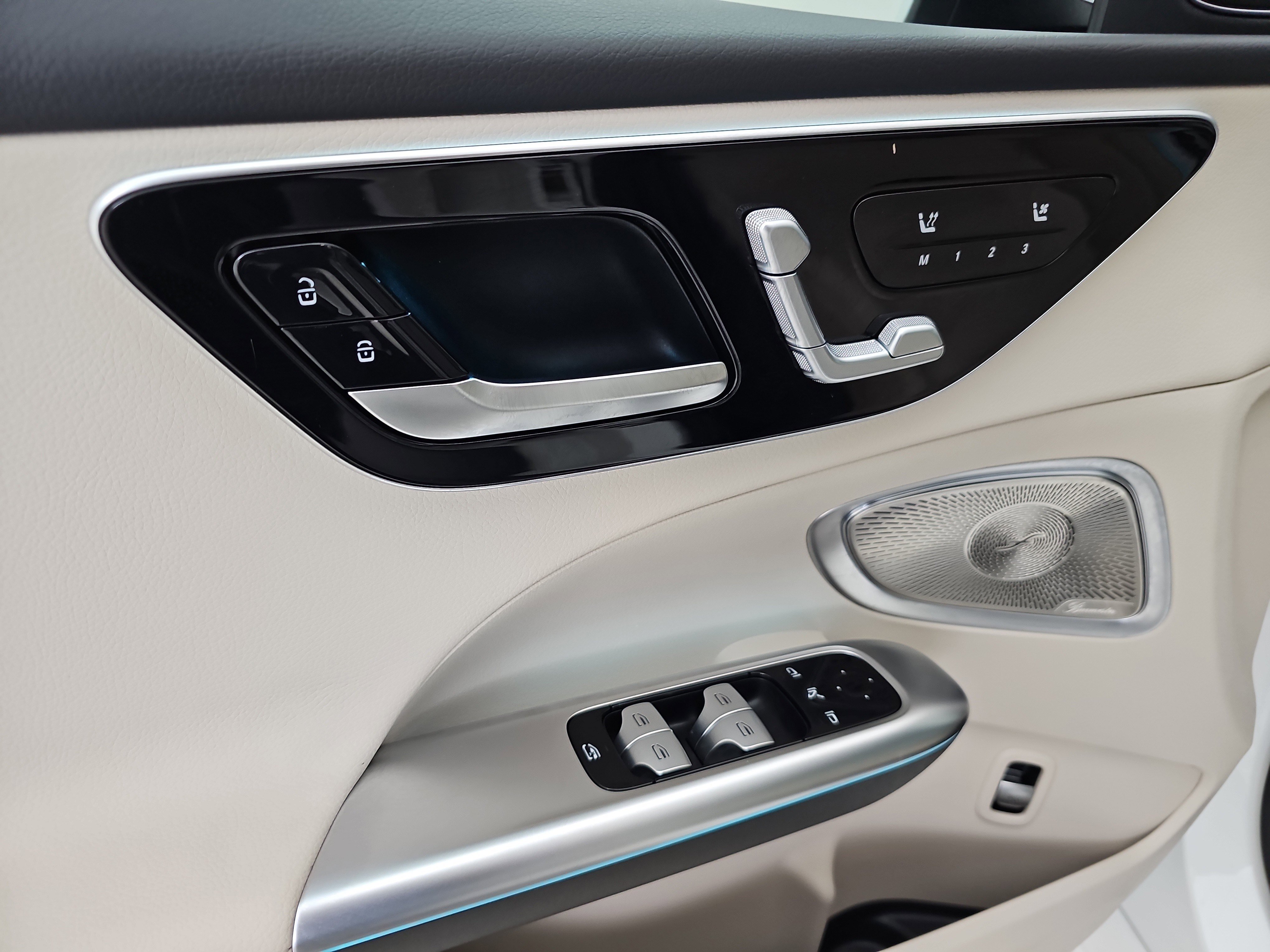 Used 2025 Mercedes-Benz C 300 4MATIC Sedan image 12