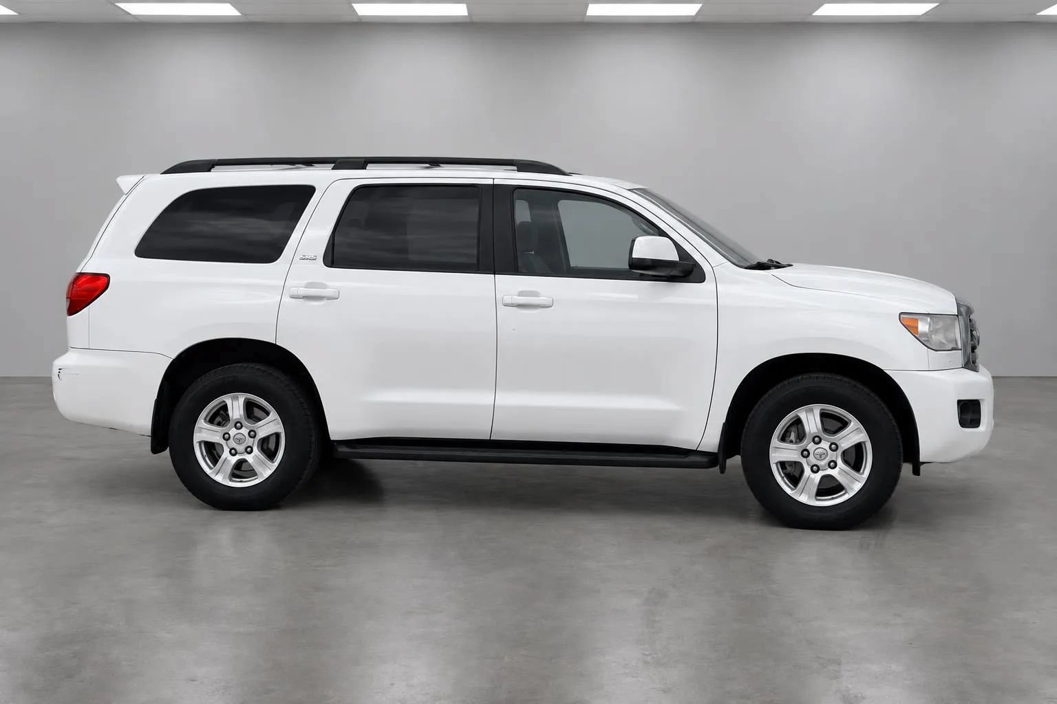 Used 2016 Toyota Sequoia SR5 w/ Premium Package AWD/4WD image 16