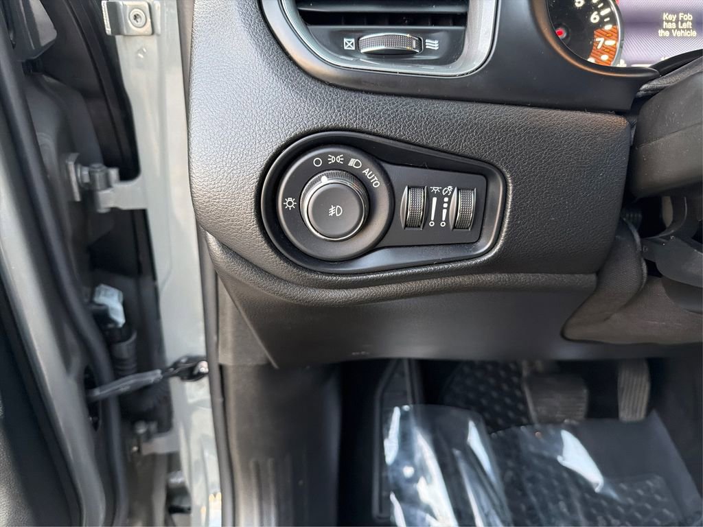 Used 2022 Jeep Renegade Latitude image 18