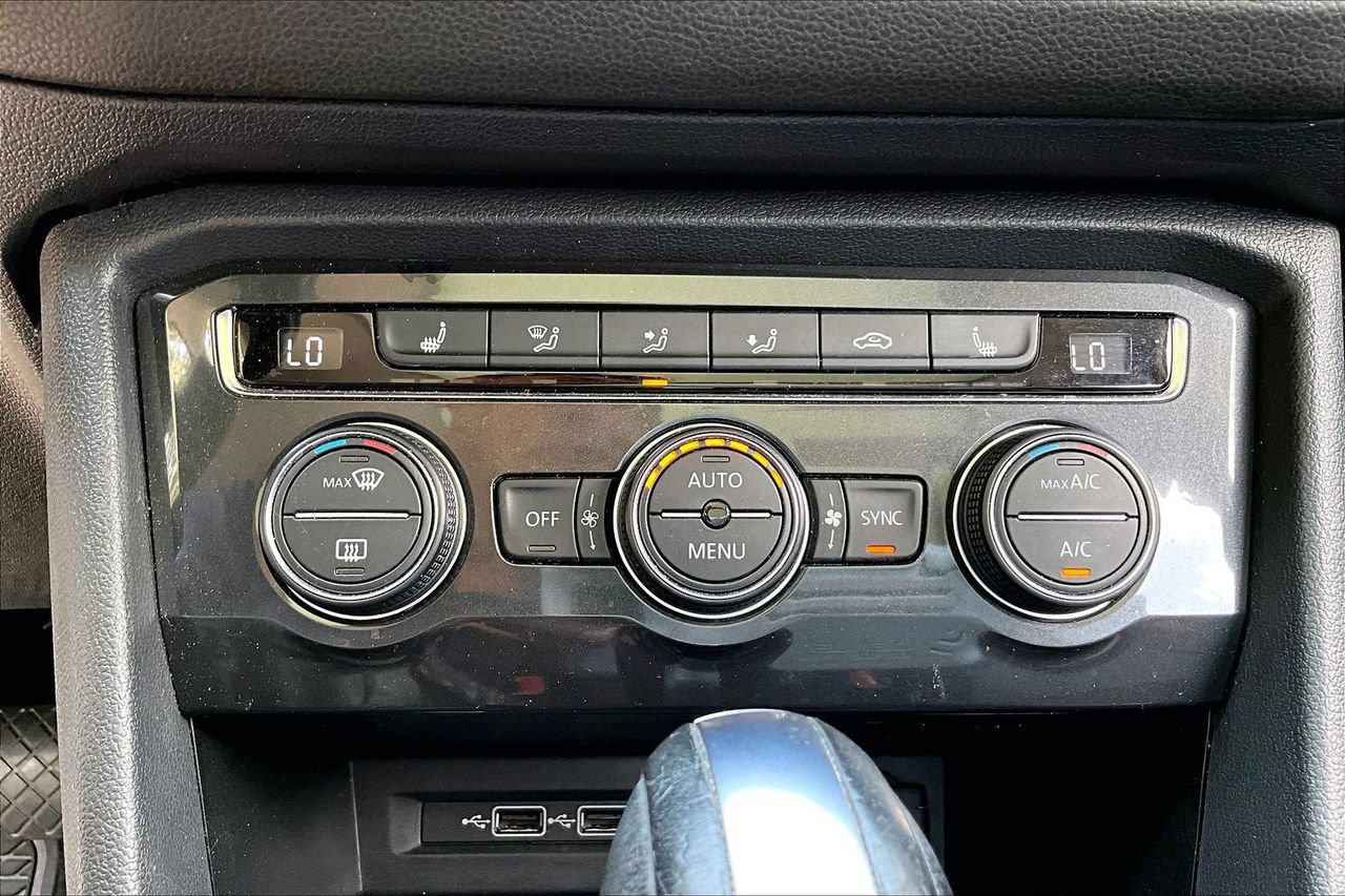 Used 2018 Volkswagen Tiguan SE FWD image 24