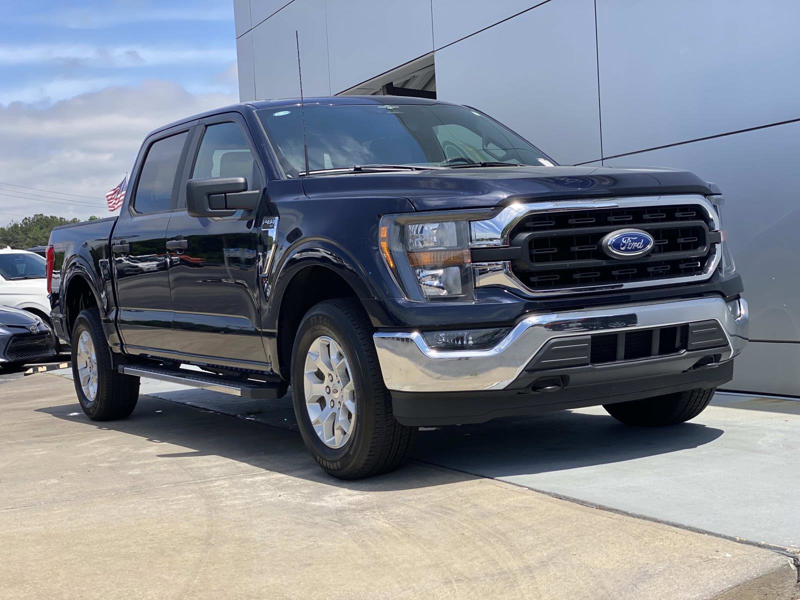 Used 2023 Ford F150 XLT AWD/4WD image 2