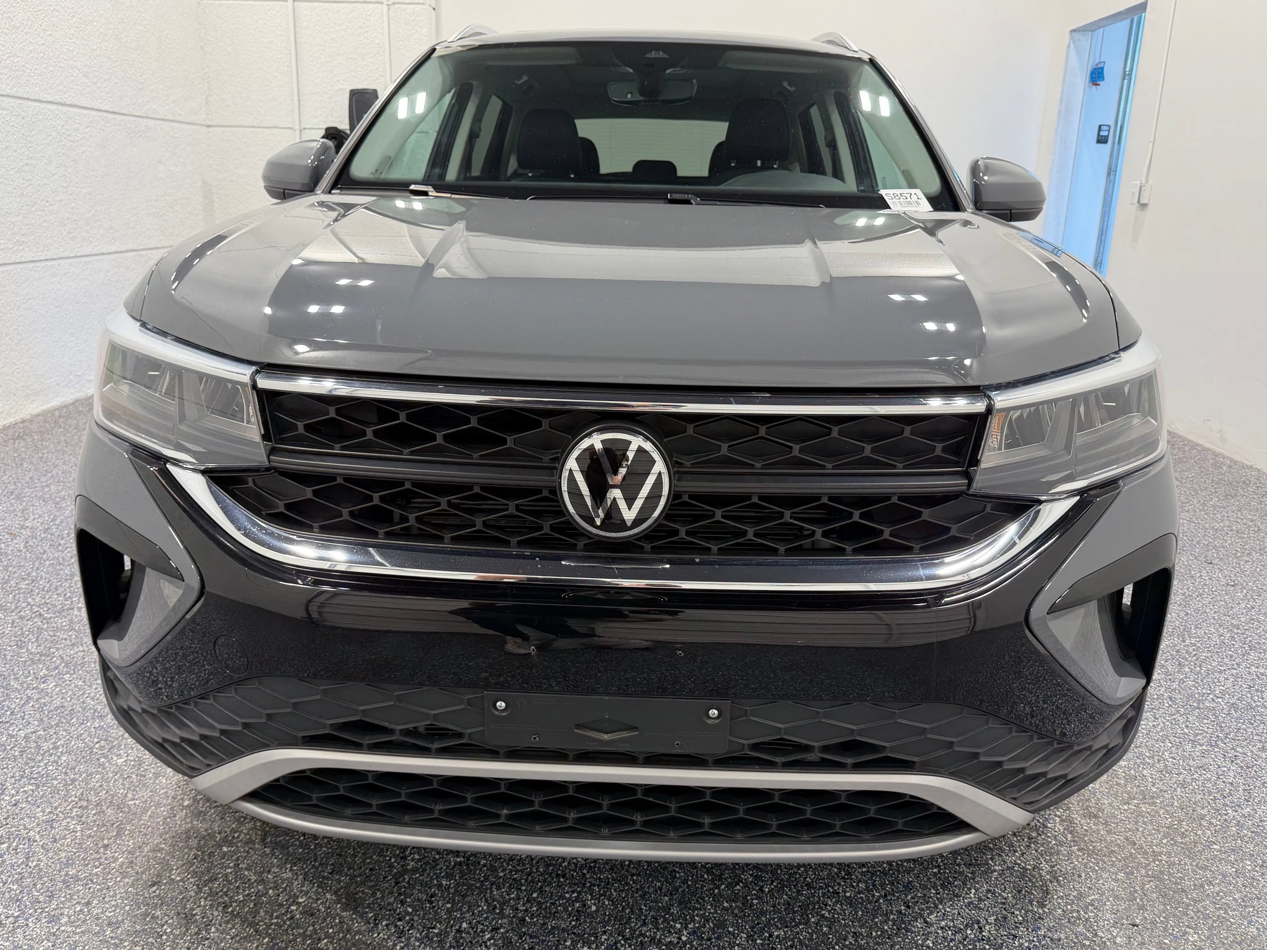 Used 2023 Volkswagen Taos SE w/ Panoramic Sunroof Package FWD image 10