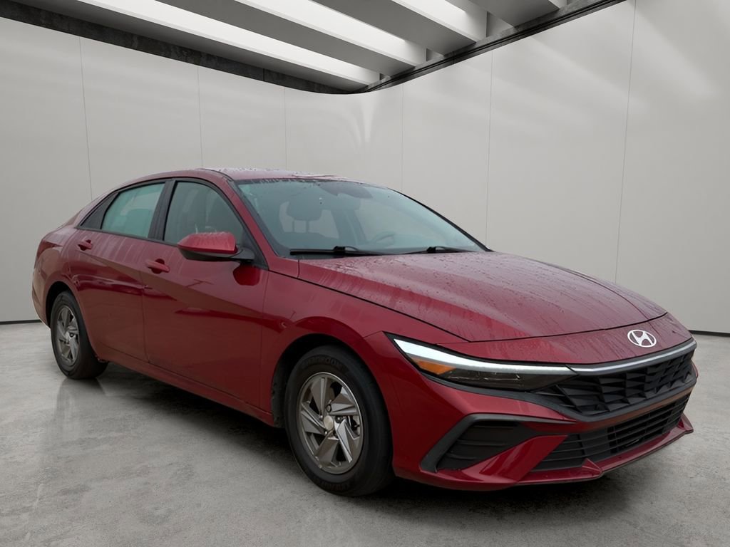 Used 2024 Hyundai Elantra SE FWD image 8