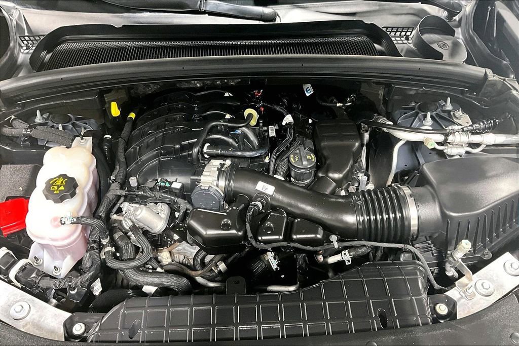 Used 2024 Jeep Grand Cherokee Laredo w/ Trailer Tow Package image 12