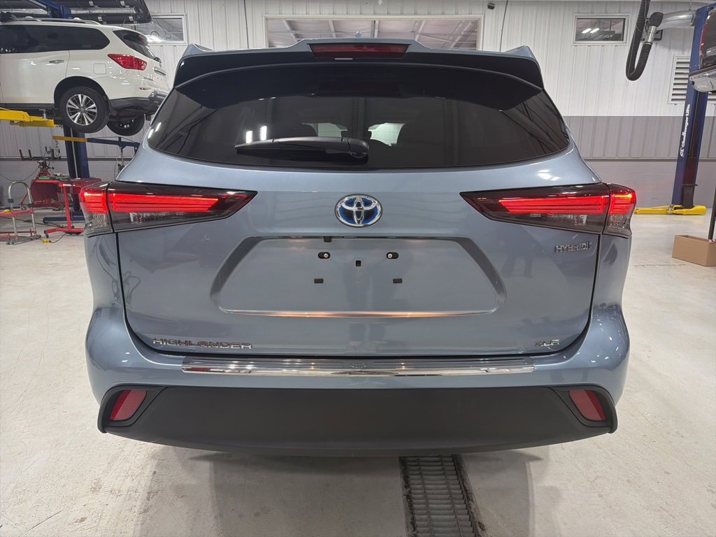 Used 2024 Toyota Highlander XLE image 9
