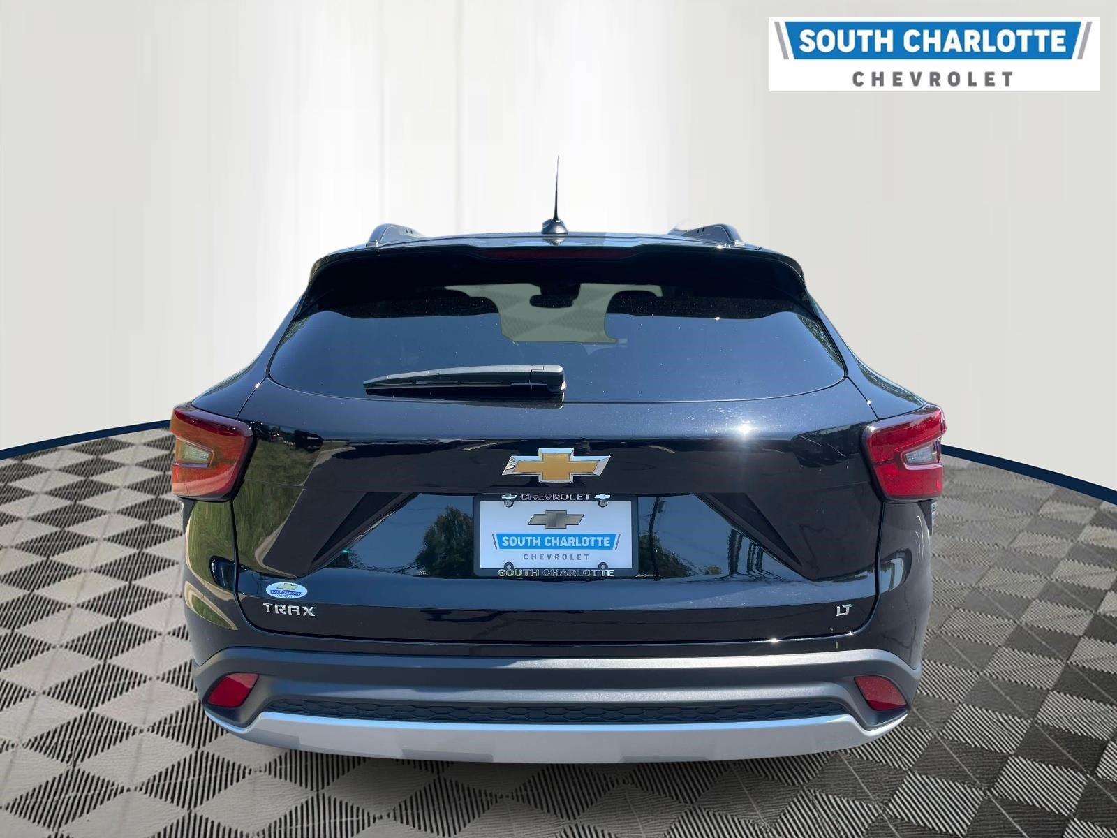 Used 2025 Chevrolet Trax LT w/ LT Convenience Package FWD image 4