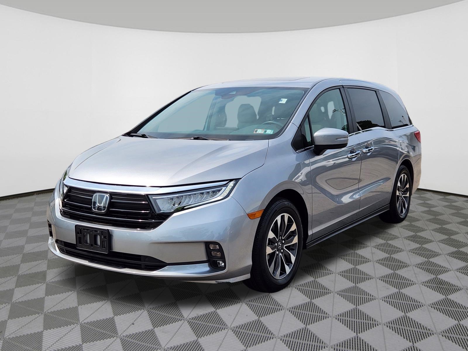 Certified 2024 Honda Odyssey EX-L image 2
