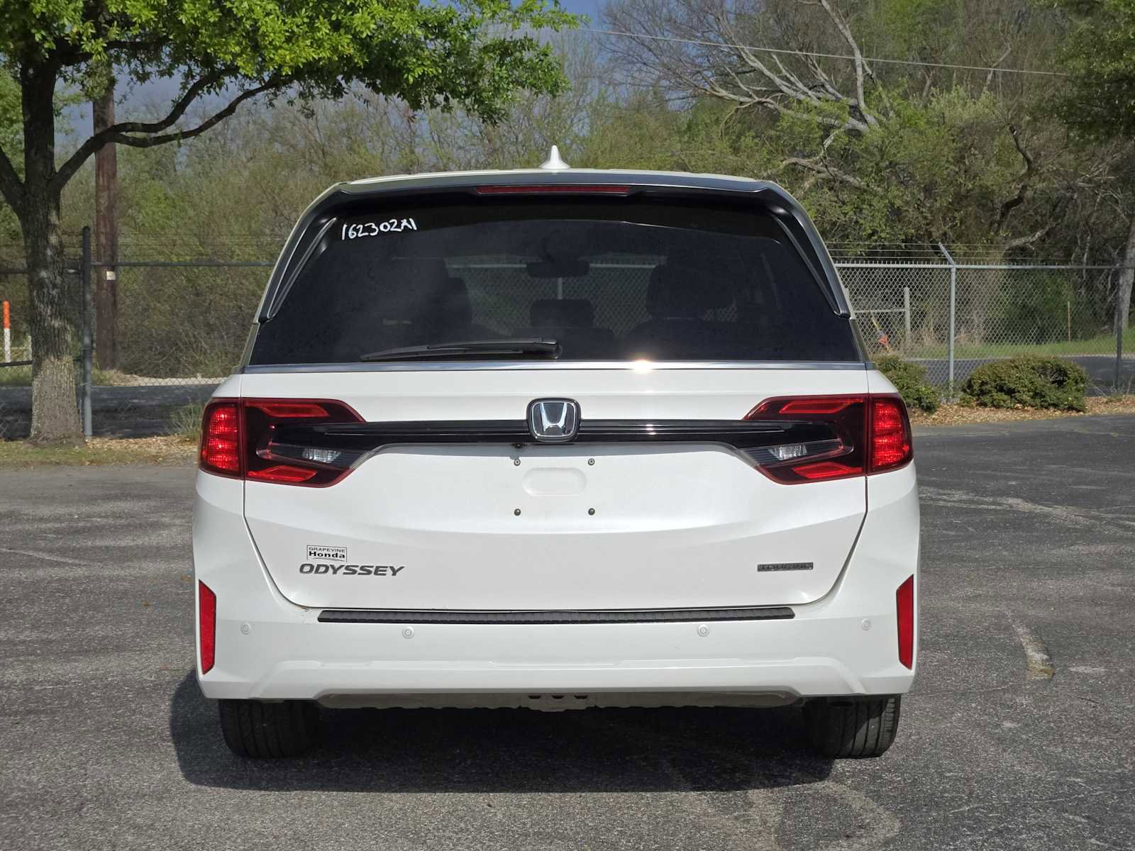 Used 2025 Honda Odyssey Touring image 4