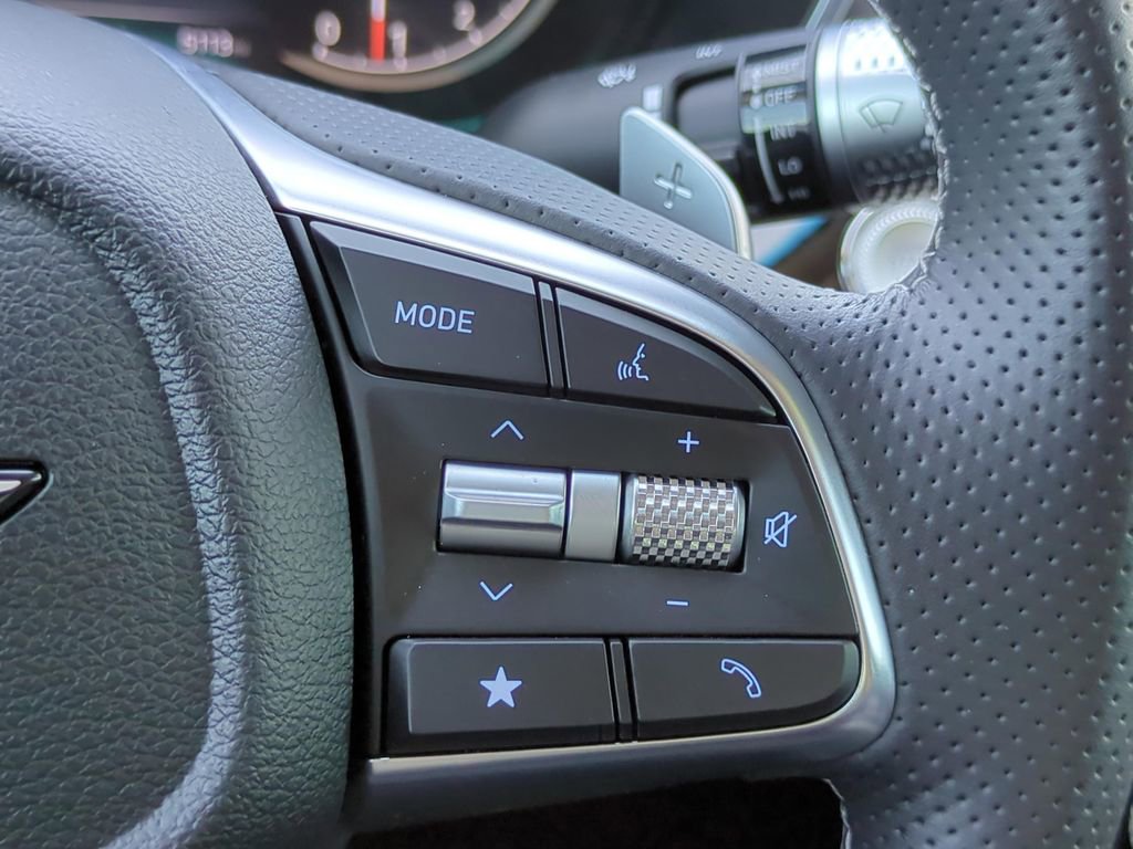 Used 2026 Genesis G70 2.5T image 13