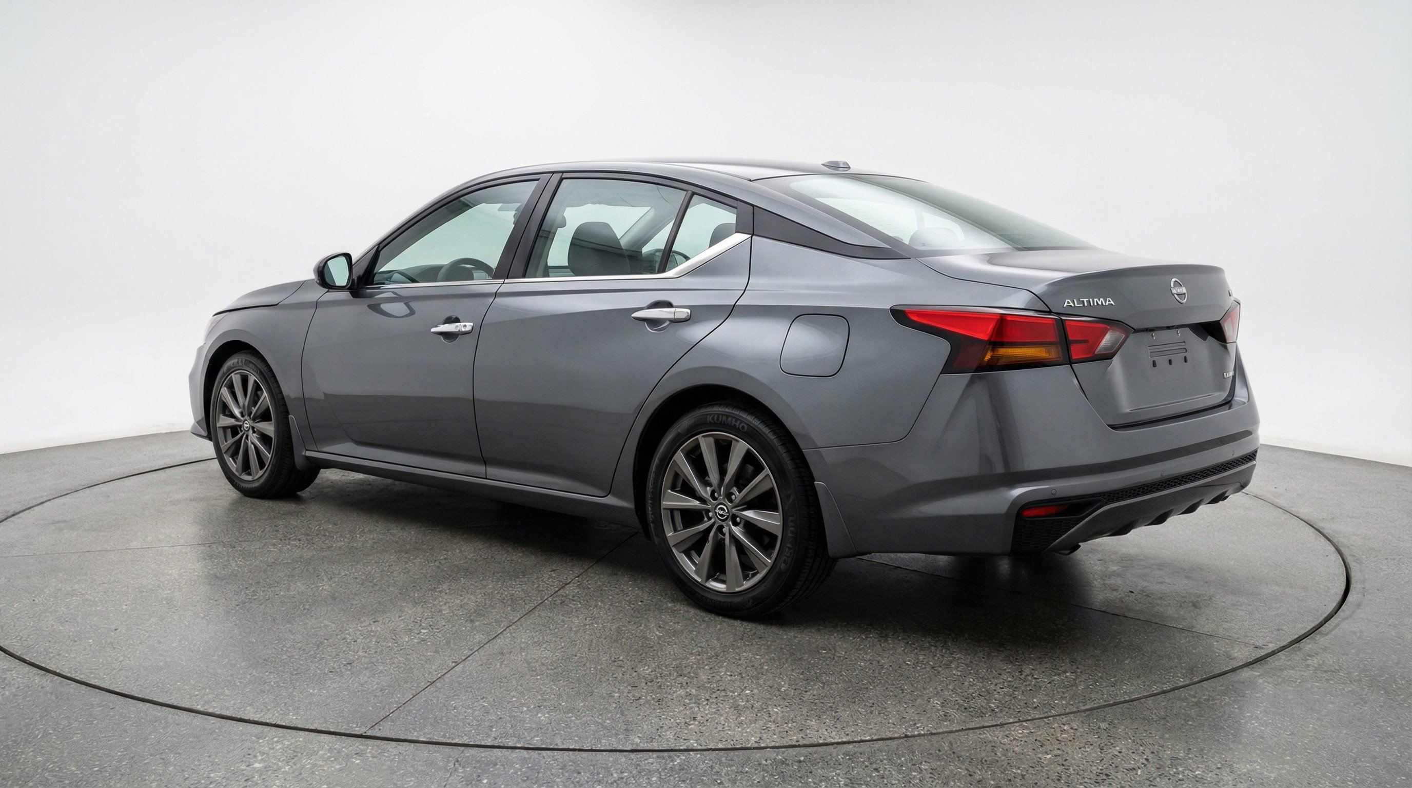 Used 2025 Nissan Altima 2.5 SV FWD image 6