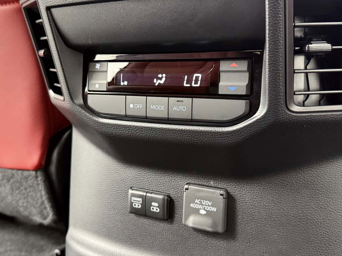 Used 2024 Toyota Sequoia Platinum image 38