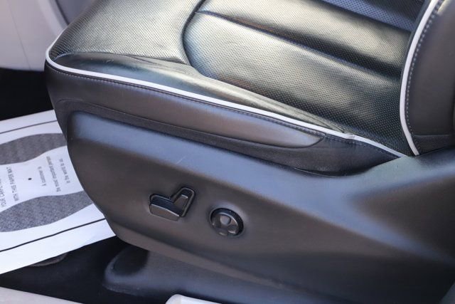 Used 2024 Chrysler Pacifica Limited FWD image 16