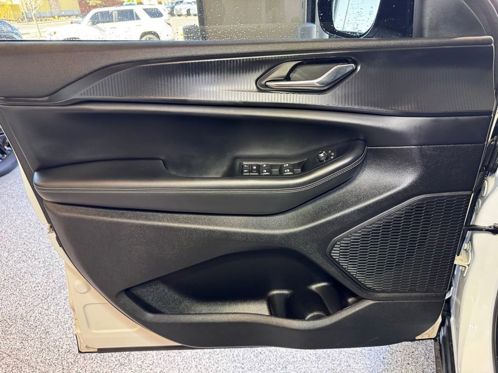 Used 2024 Jeep Grand Cherokee L Laredo image 19