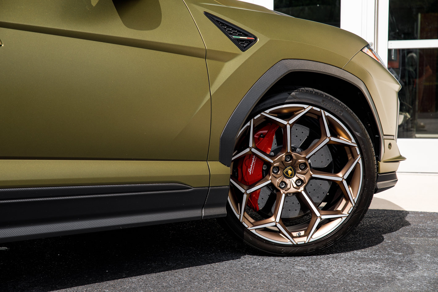Used 2024 Lamborghini Urus Performante AWD/4WD image 30
