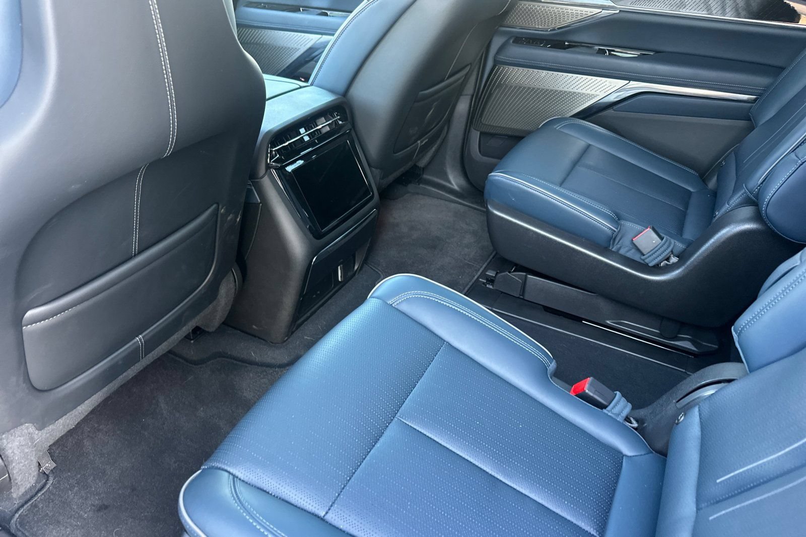 Certified 2026 Cadillac Escalade IQL Luxury AWD/4WD image 14