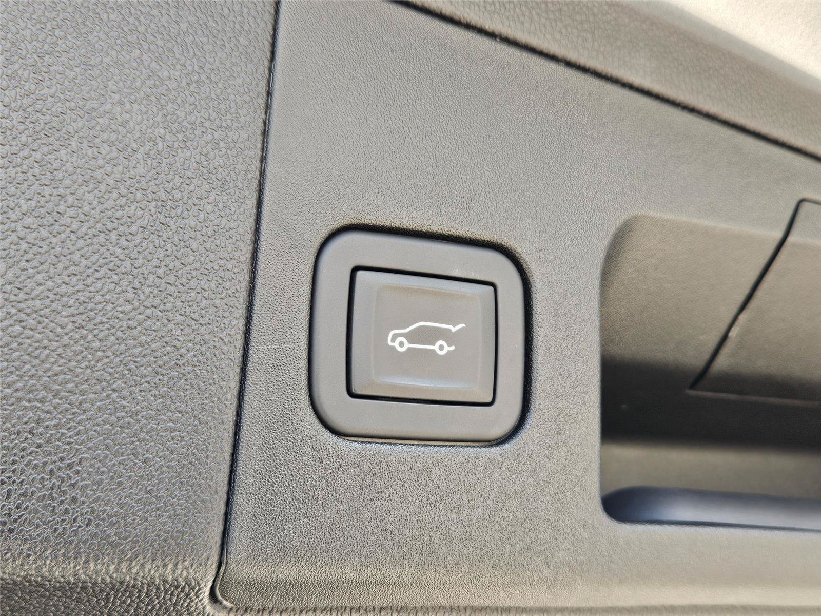 Certified 2025 Cadillac XT5 Premium Luxury AWD/4WD image 30