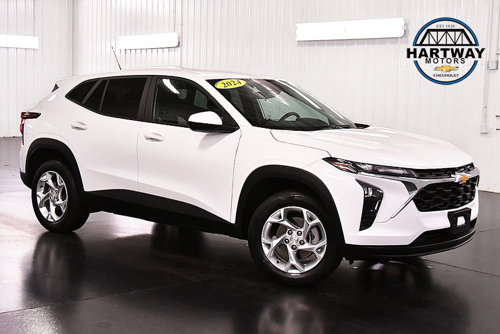 Used 2024 Chevrolet Trax LS w/ LS Convenience Package image 1