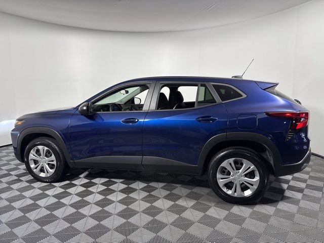 Used 2024 Chevrolet Trax LS FWD image 25