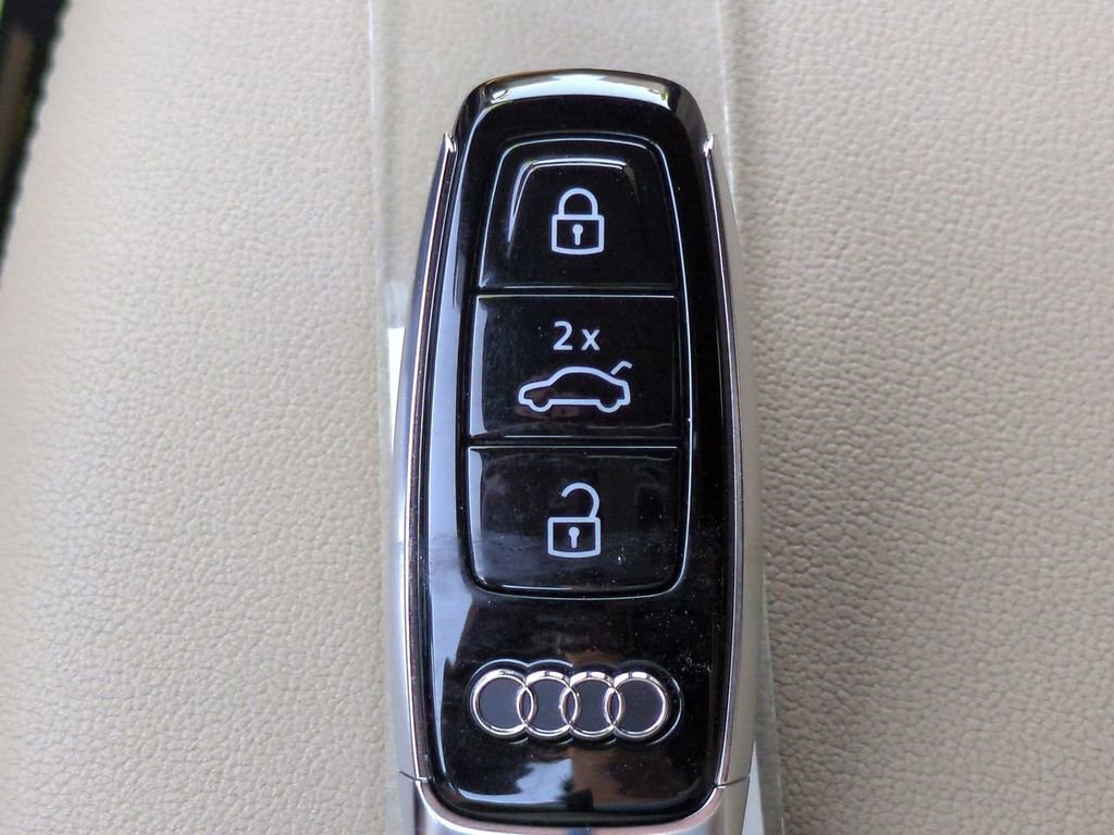 Used 2021 Audi Q8 Prestige w/ Prestige Package image 30
