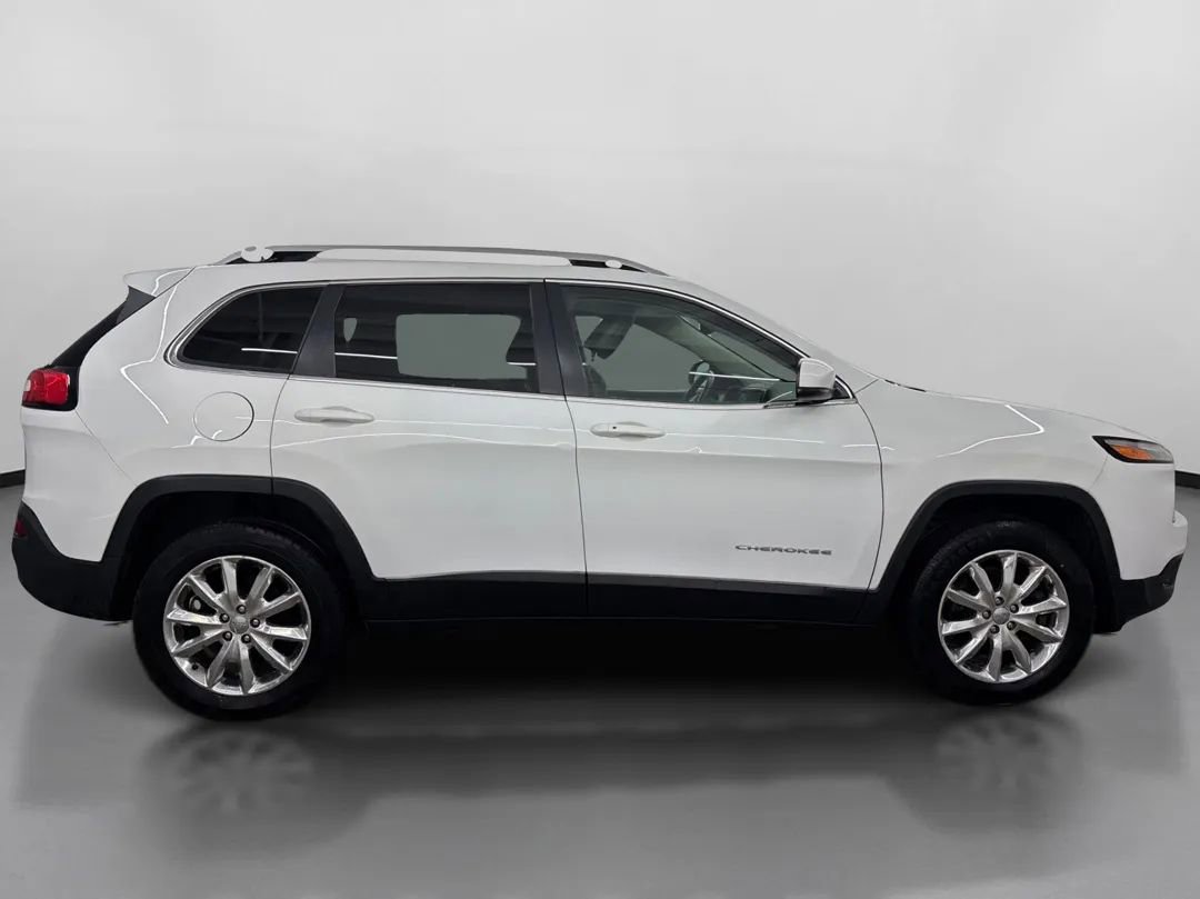 Used 2017 Jeep Cherokee Limited image 11