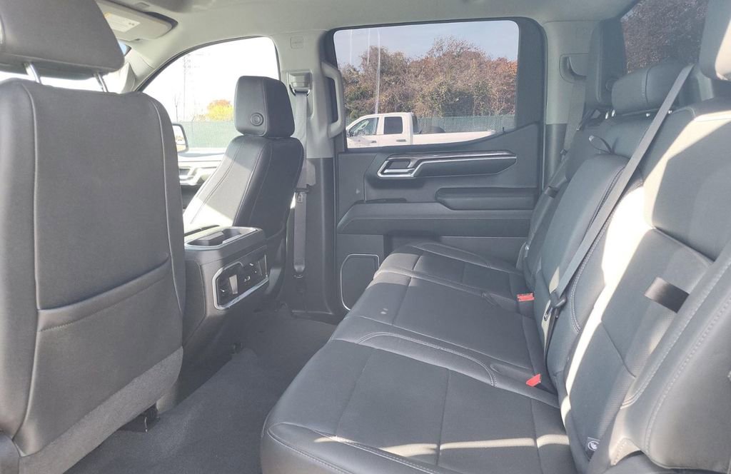 Used 2023 Chevrolet Silverado 1500 LTZ image 6