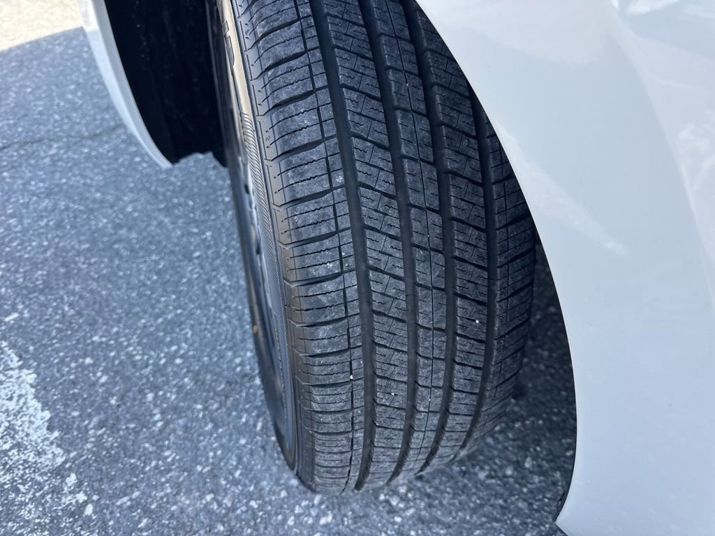 Used 2025 Nissan Versa SV FWD image 26
