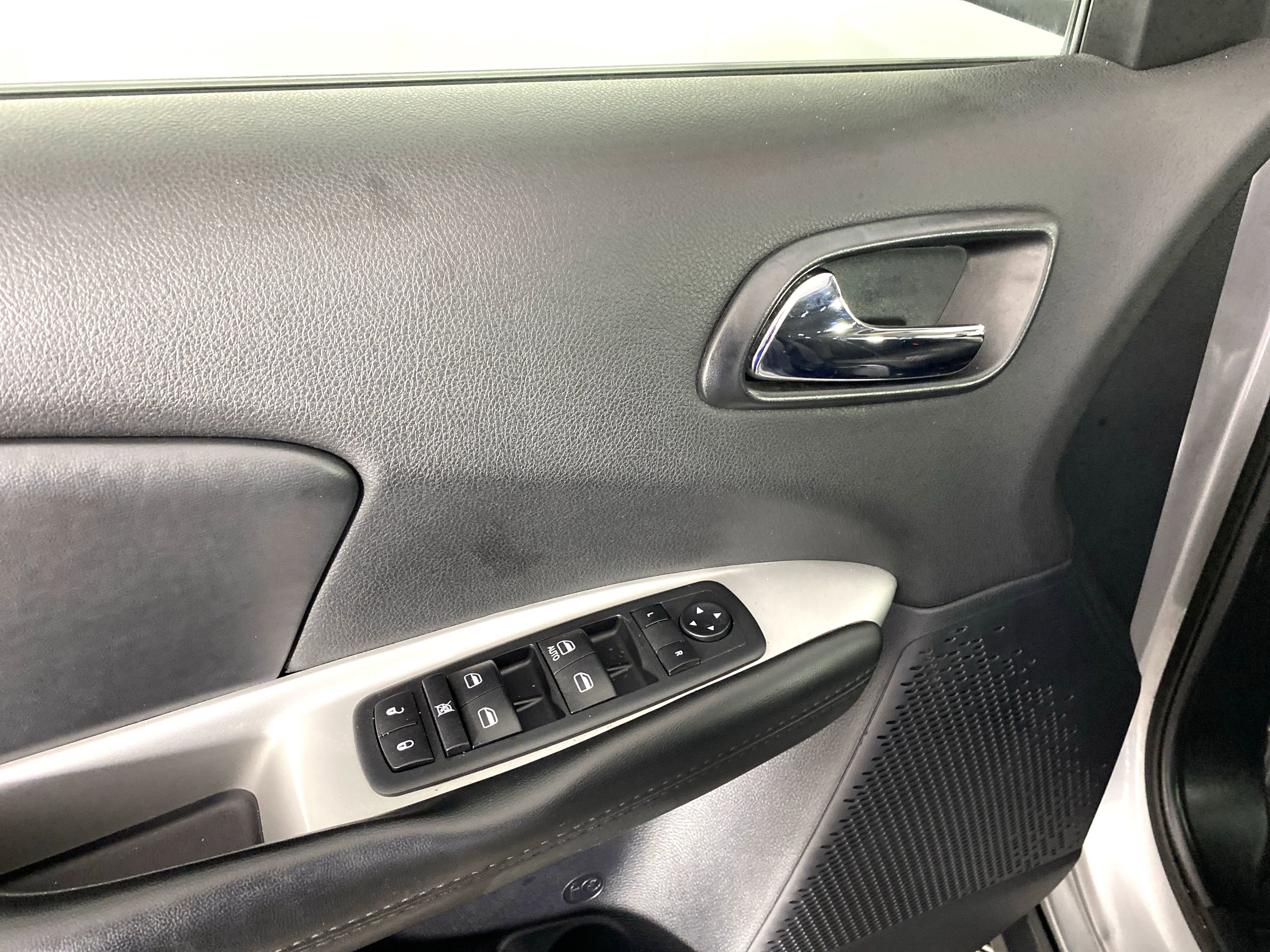 Used 2020 Dodge Journey SE image 10