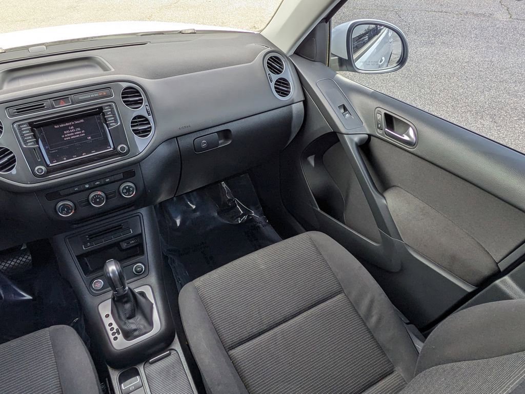 Used 2017 Volkswagen Tiguan Limited w/ Premium Package image 17