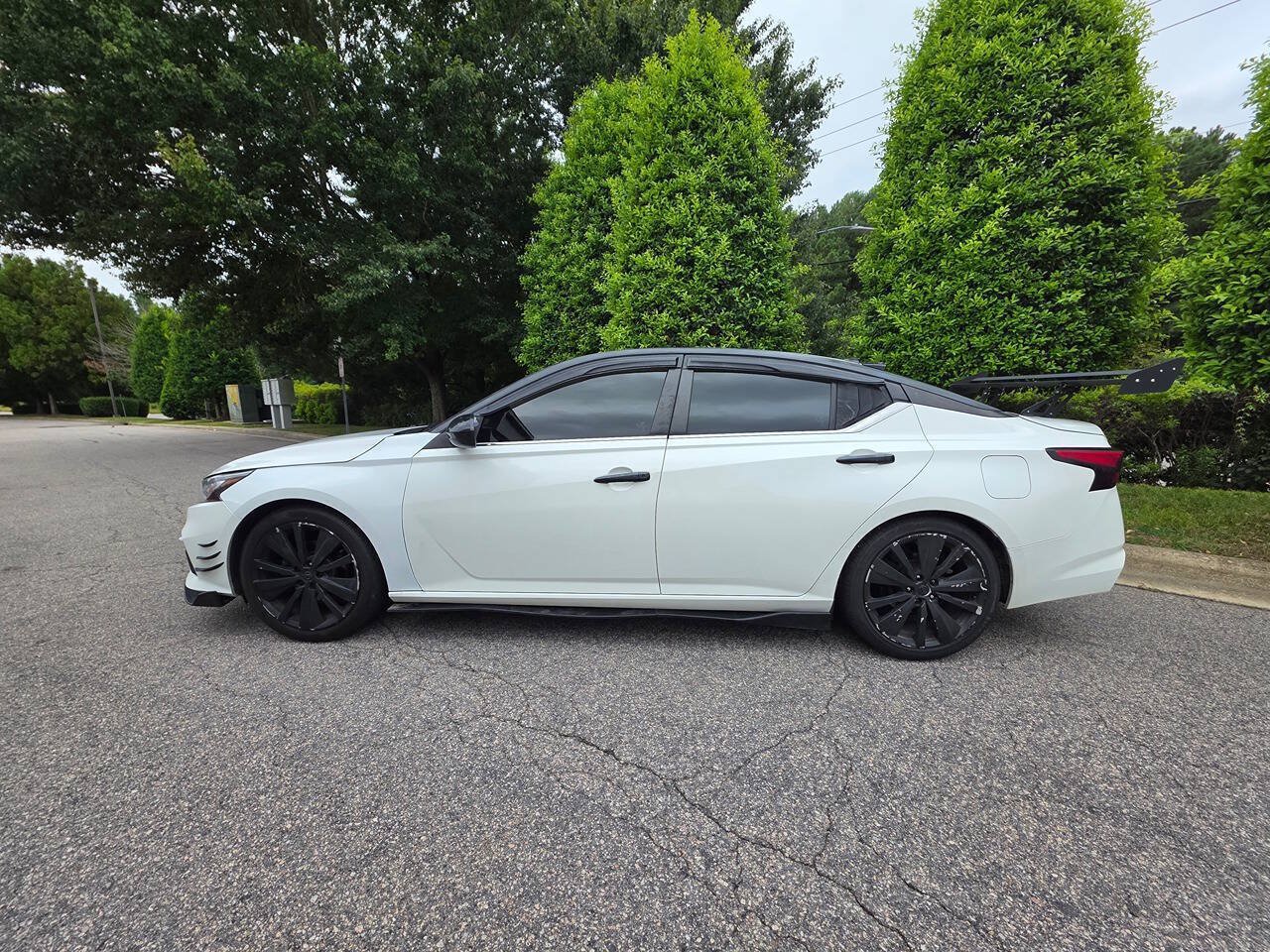 Used 2019 Nissan Altima 2.5 SR FWD image 2