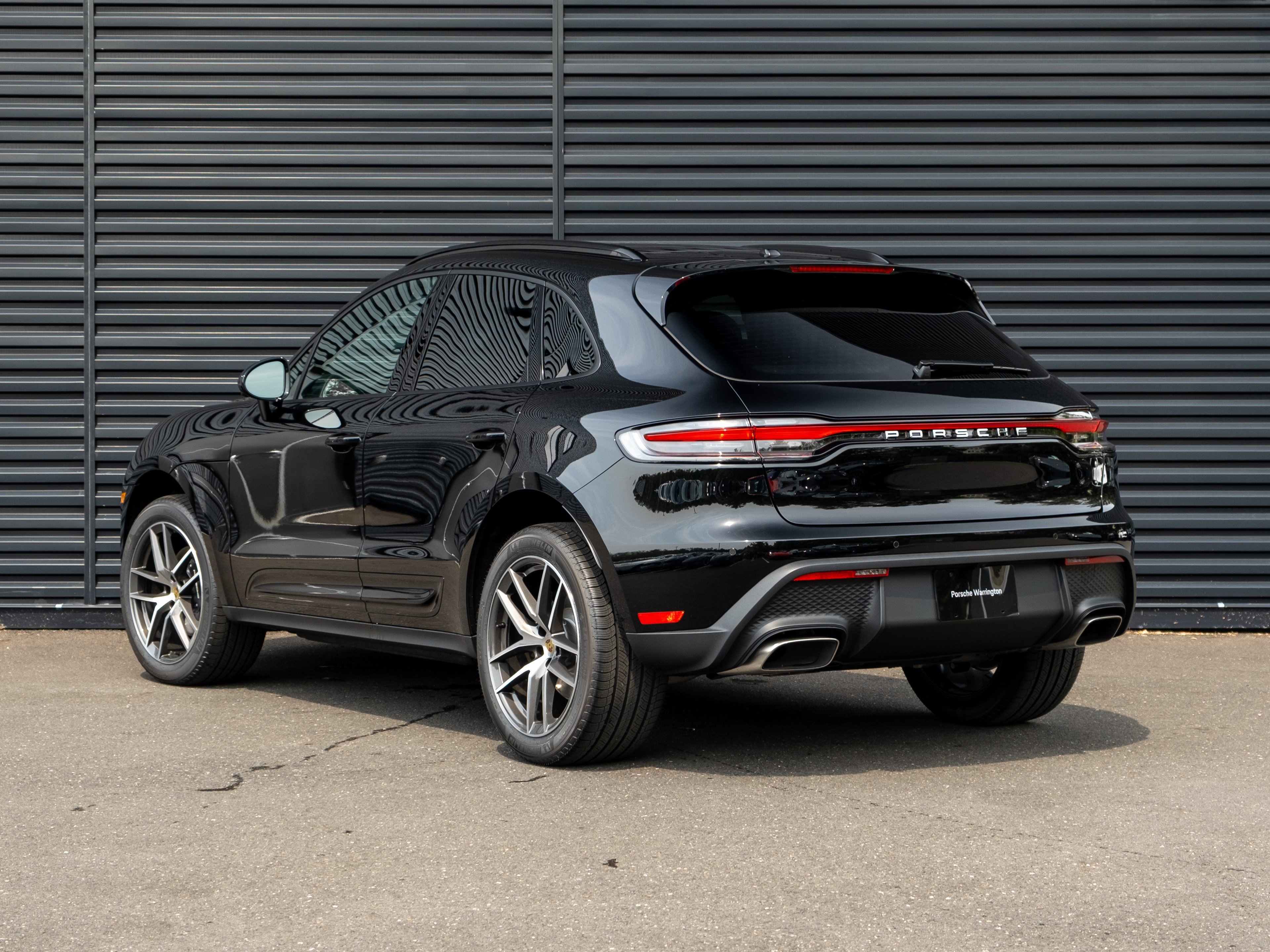 Certified 2025 Porsche Macan image 3