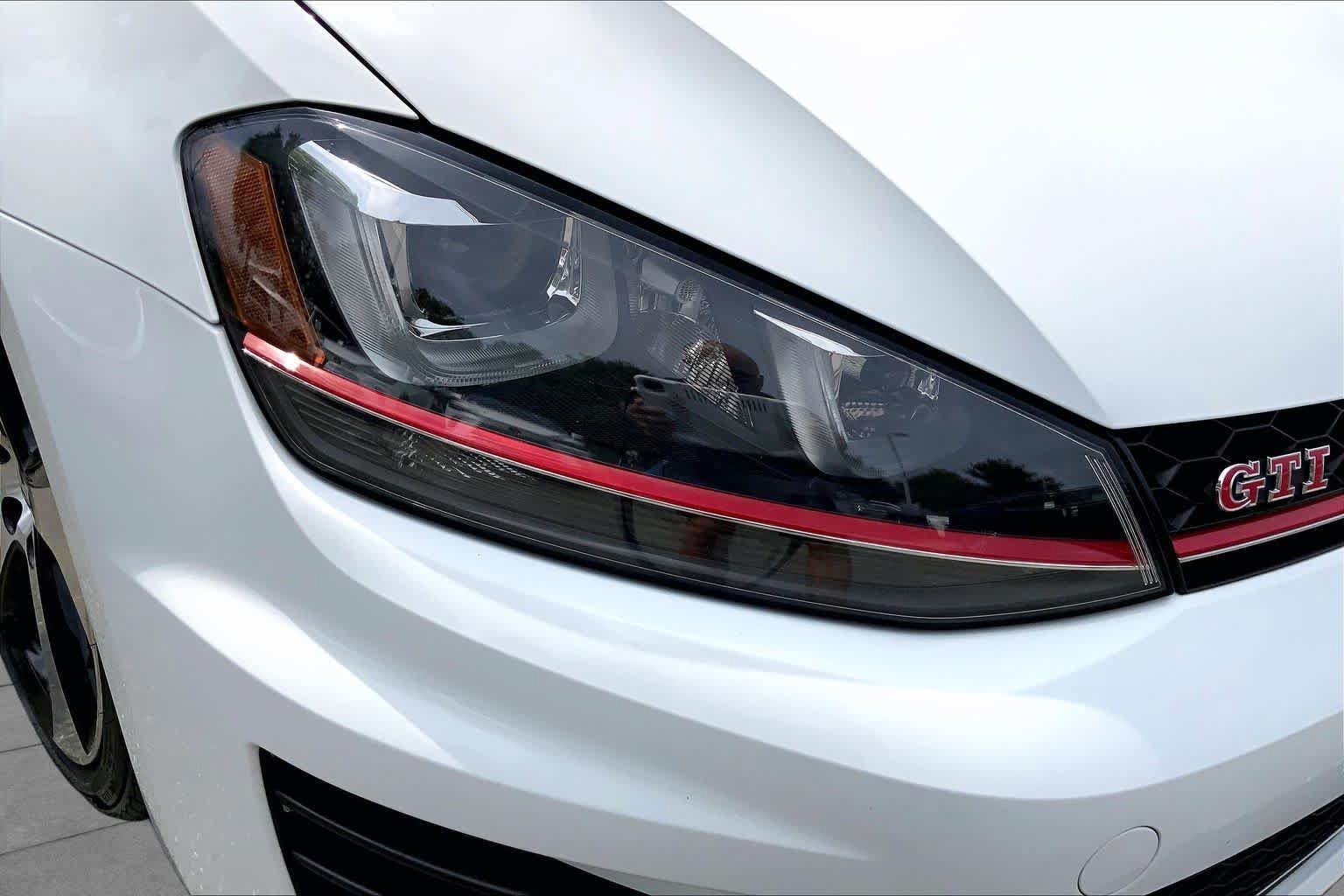 Used 2017 Volkswagen GTI SE FWD image 28