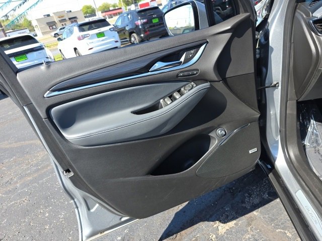 Used 2024 Buick Enclave Premium image 11