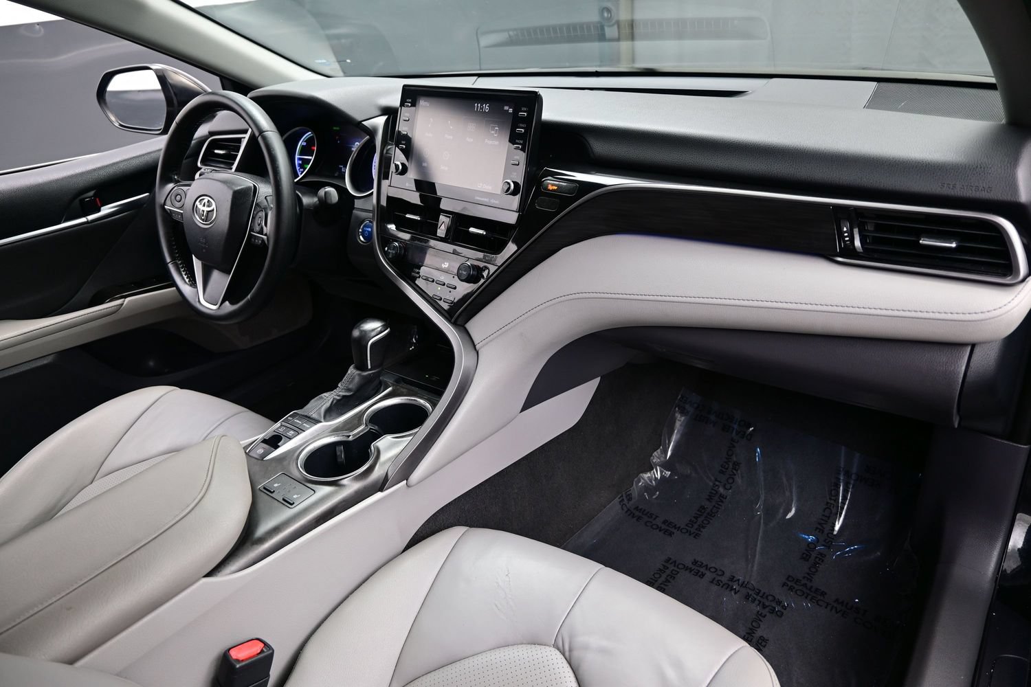 Used 2022 Toyota Camry XLE FWD image 13