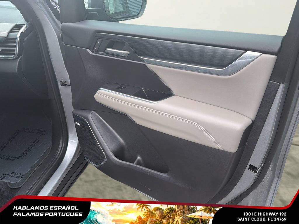 Certified 2026 GMC Acadia Elevation w/ Elevation Premium Package FWD image 32