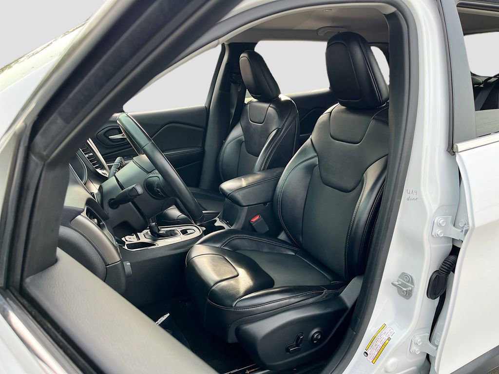 Certified 2019 Jeep Cherokee Latitude Plus image 19