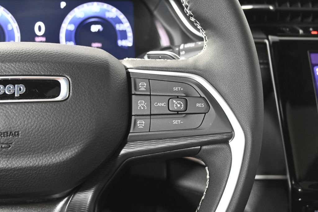 Used 2026 Jeep Grand Cherokee Laredo X AWD/4WD image 37