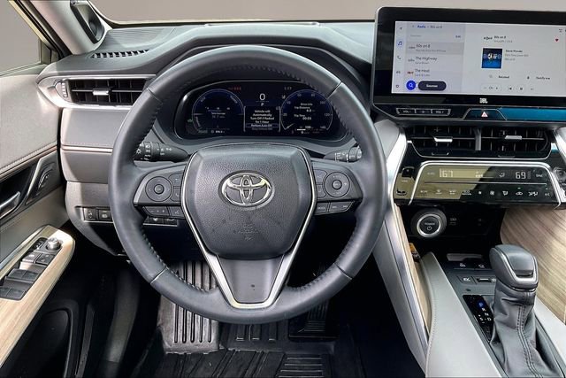 Used 2024 Toyota Venza Limited image 8
