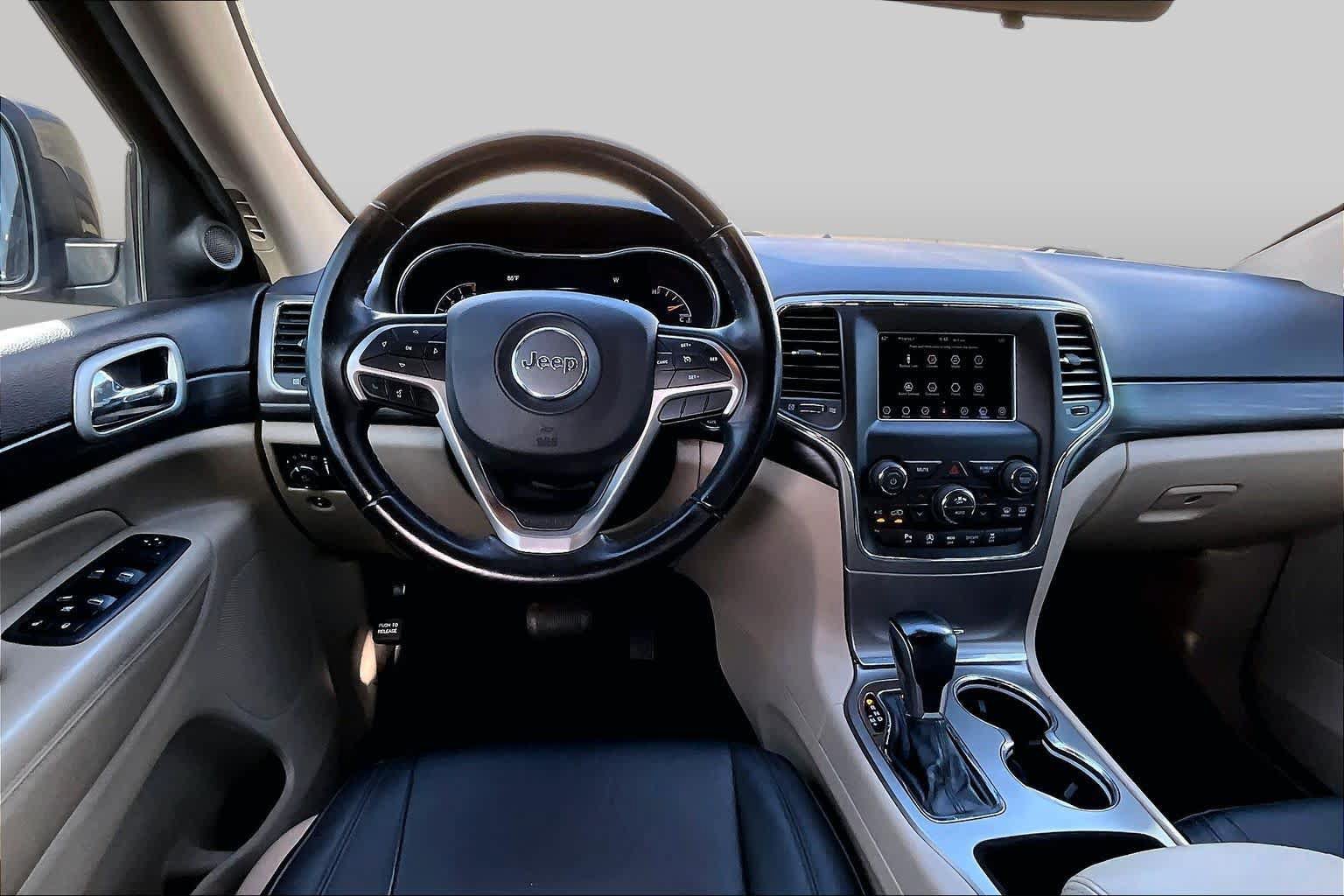 Used 2020 Jeep Grand Cherokee Laredo RWD image 8