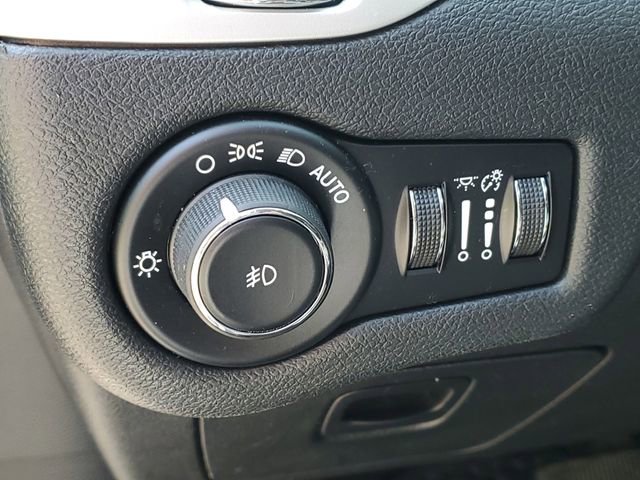 Used 2016 Jeep Cherokee Trailhawk AWD/4WD image 7