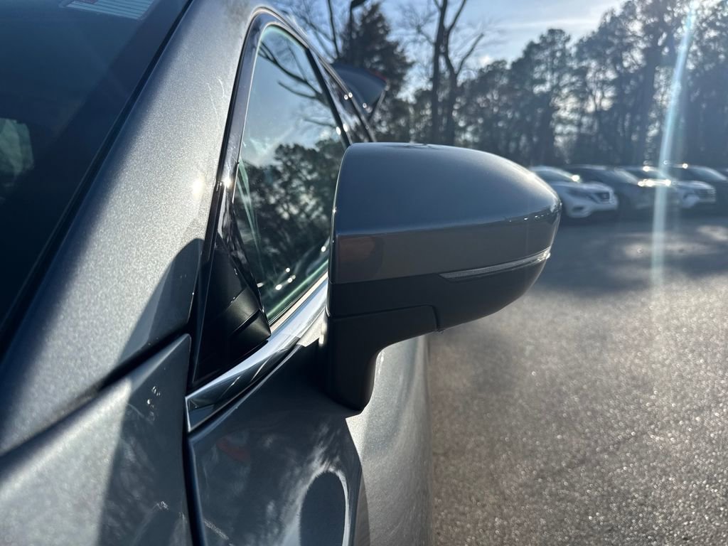 Certified 2025 Nissan Pathfinder Platinum w/ Black Appearance Package image 34