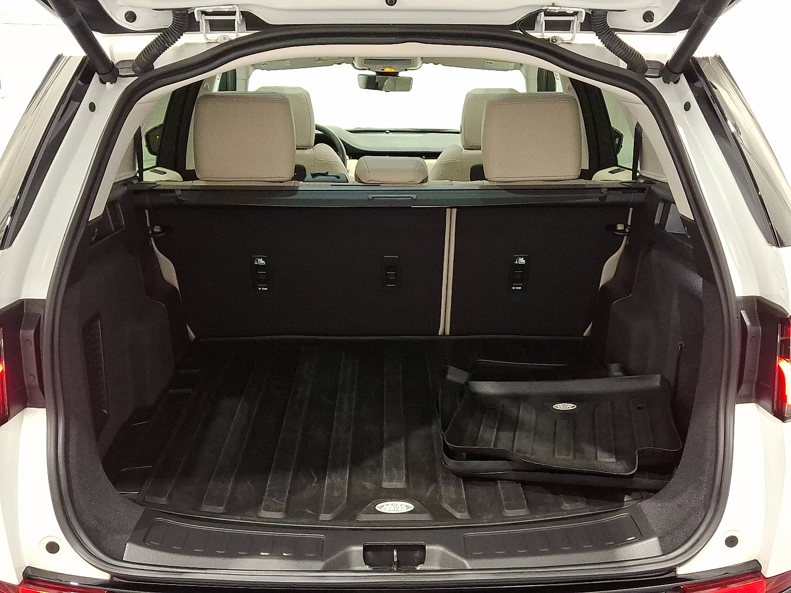 Certified 2025 Land Rover Discovery Sport S image 27