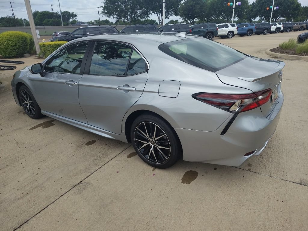 Used 2024 Toyota Camry SE FWD image 7