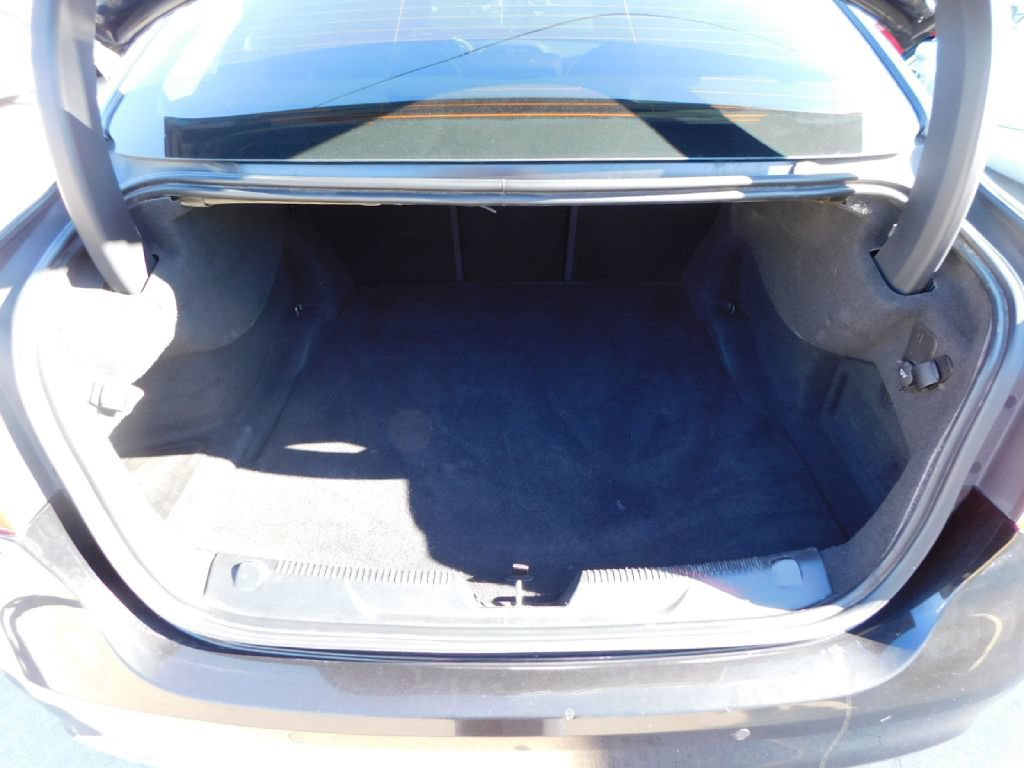Used 2017 Jaguar XE Premium RWD image 17