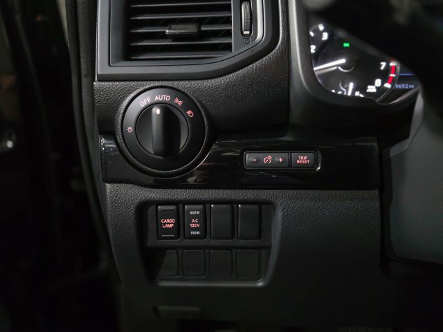 Used 2023 Nissan Titan SV w/ SV Convenience Package image 28