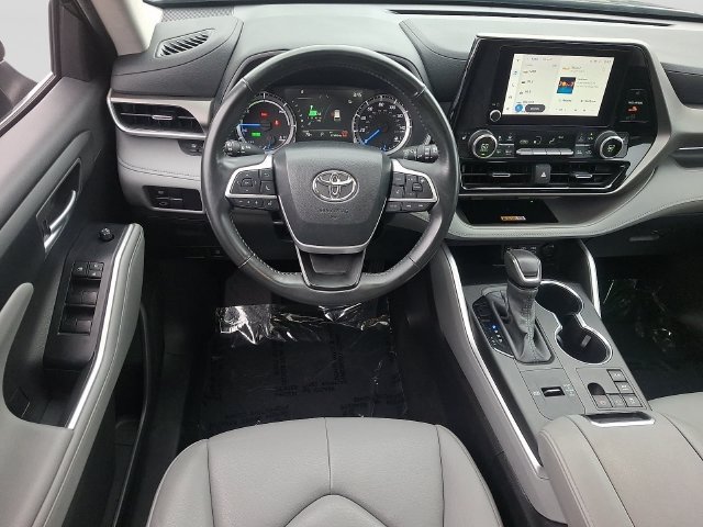 Used 2024 Toyota Highlander XLE AWD/4WD image 13