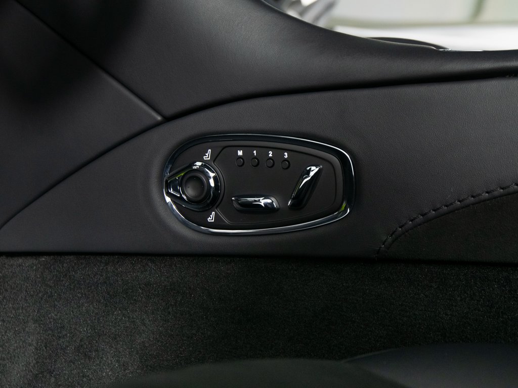 Used 2022 Aston Martin DBS Superleggera RWD image 25