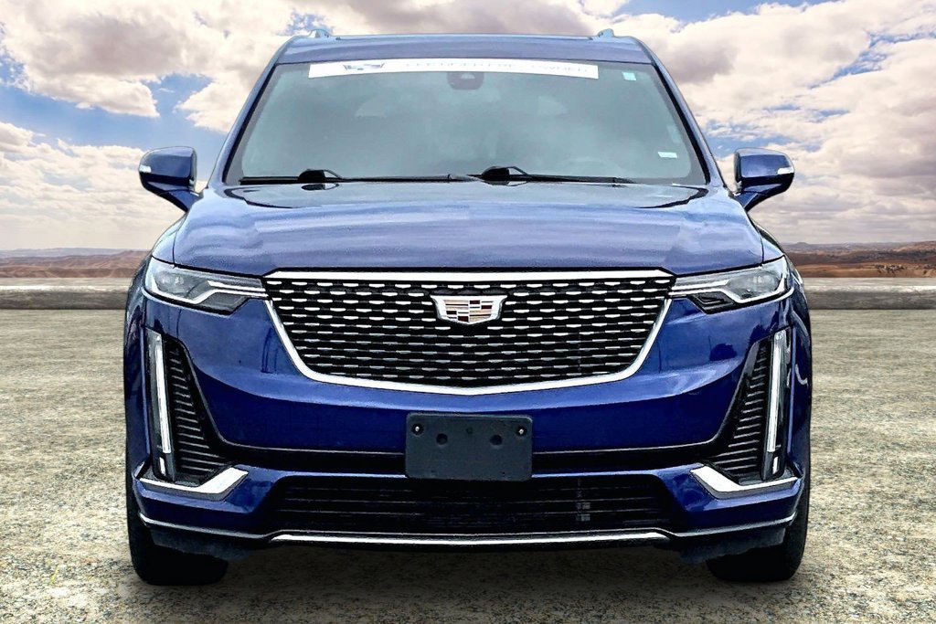 Used 2023 Cadillac XT6 Premium Luxury AWD/4WD image 2