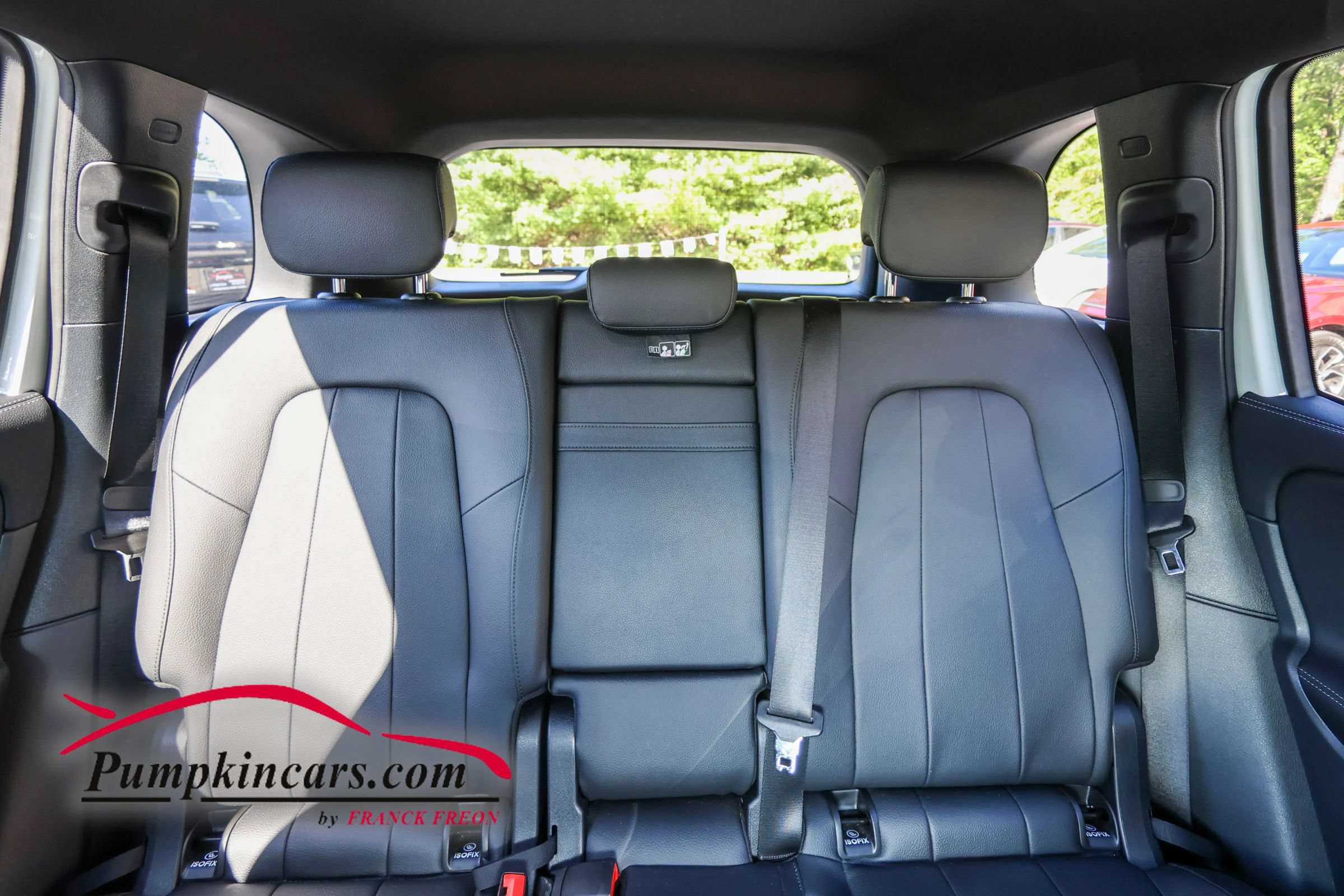 Used 2023 Mercedes-Benz GLB 250 4MATIC w/ Premium Package image 30